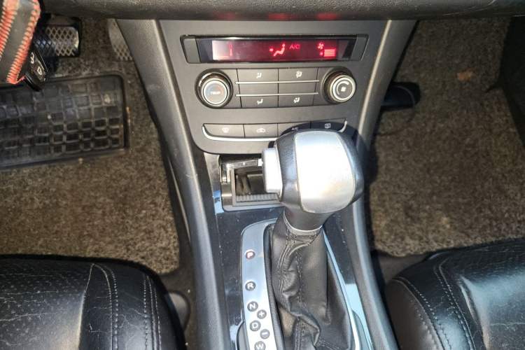 Used MG 6 2014 Hatchback 1.8L Automatic Drive Value Edition Gear Lever