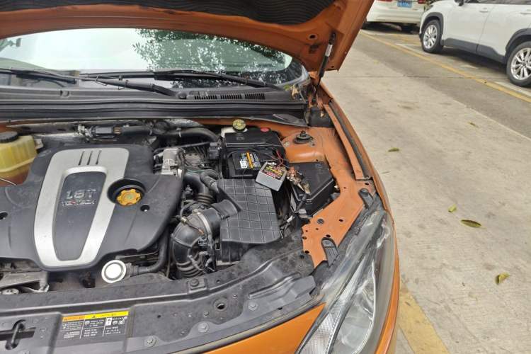 Used MG 6 2014 Hatchback 1.8T Automatic Performance Edition Engine Bay Left