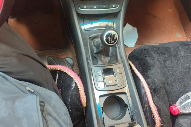 Used MG 6 2014 Hatchback 1.8T Manual Performance Edition Gear Lever