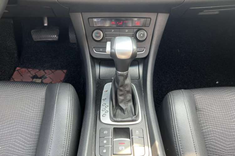 Used MG 6 2014 Hatchback 1.8T Automatic Performance Edition Interior 3