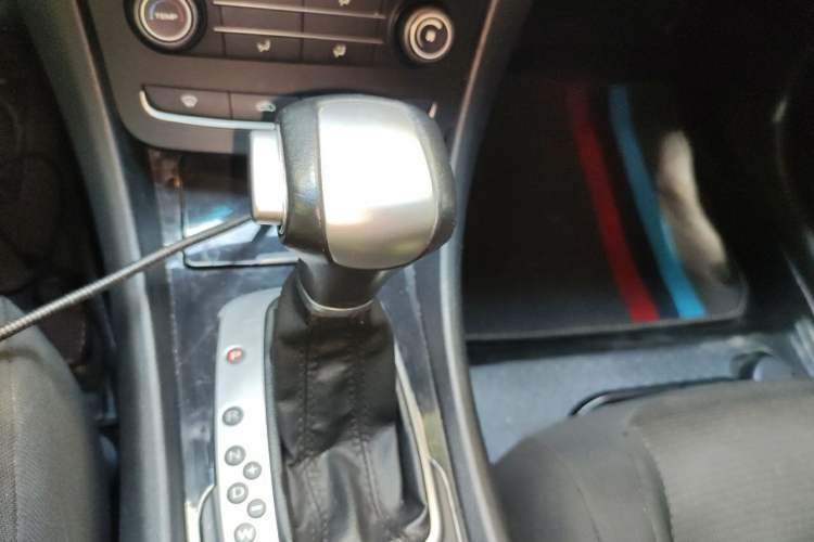 Used MG 6 2014 Hatchback 1.8L Automatic Drive Value Edition Gear Lever