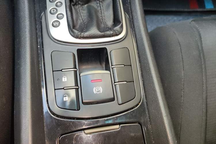 Used MG 6 2014 Hatchback 1.8L Automatic Drive Value Edition Vehicle Key