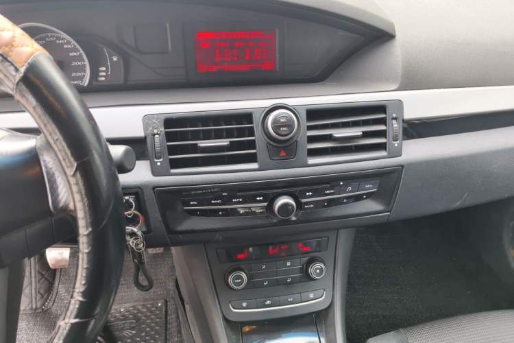 Used MG 6 2014 Hatchback 1.8L Manual Value Edition Audio And AC Panel
