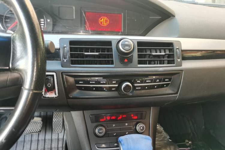 Used MG 6 2014 Hatchback 1.8L Automatic Drive Value Edition Audio And AC Panel