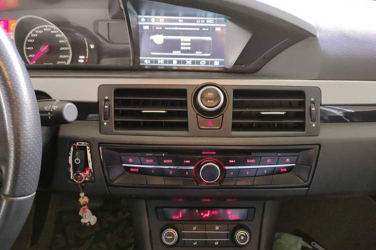 Used MG 6 2014 Hatchback 1.8T Automatic Performance Edition Audio And AC Panel