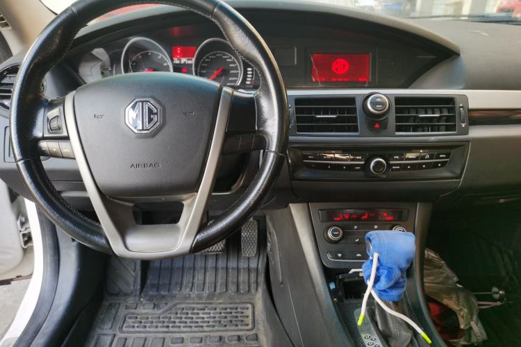 Used MG 6 2014 Hatchback 1.8L Automatic Drive Value Edition Center Console