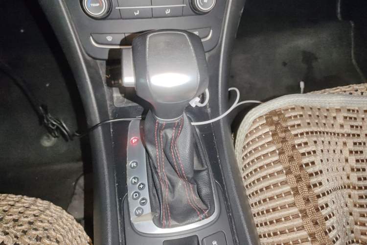 Used MG 6 2014 Hatchback 1.8T Automatic Performance Edition Gear Lever