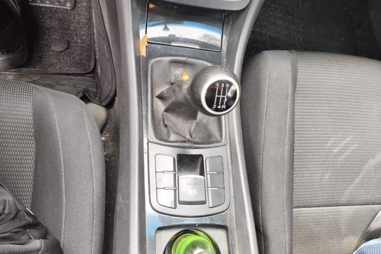 Used MG 6 2014 Hatchback 1.8L Manual Value Edition Gear Lever