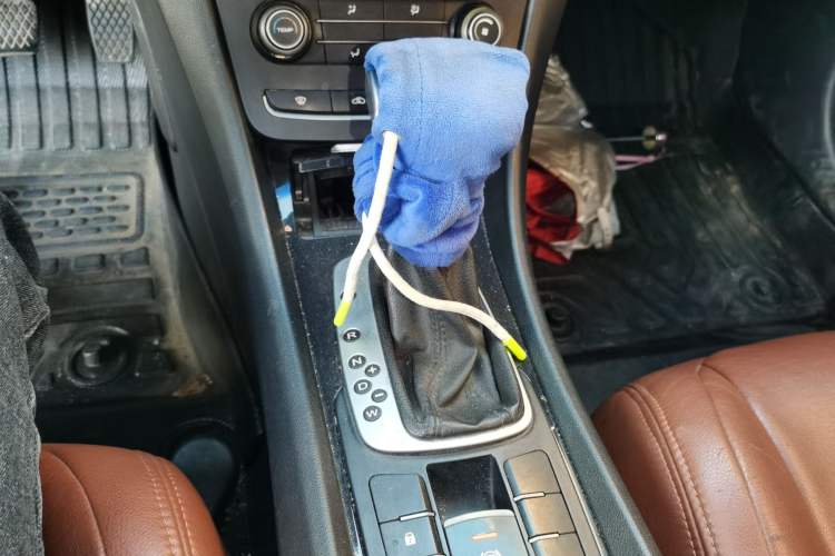 Used MG 6 2014 Hatchback 1.8L Automatic Drive Value Edition Gear Lever
