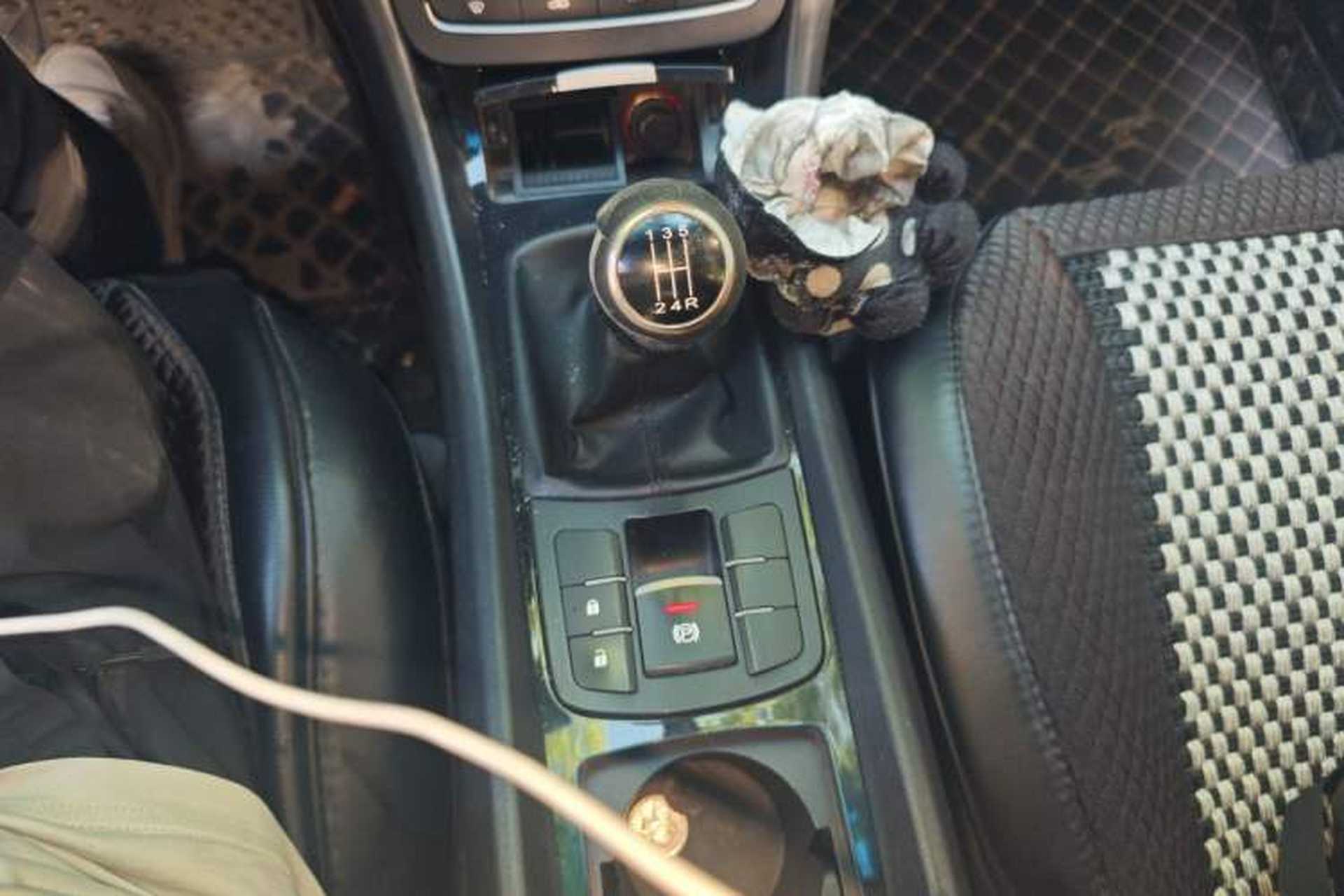 Used MG 6 2014 Hatchback 1.8L Manual Comfort Edition Gear Lever