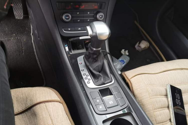 Used MG 6 2014 Hatchback 1.8L Automatic Drive Value Edition Gear Lever