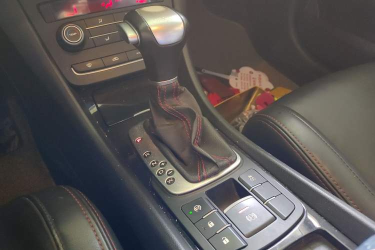 Used MG 6 2014 Hatchback 1.8T Automatic Performance Edition Gear Lever