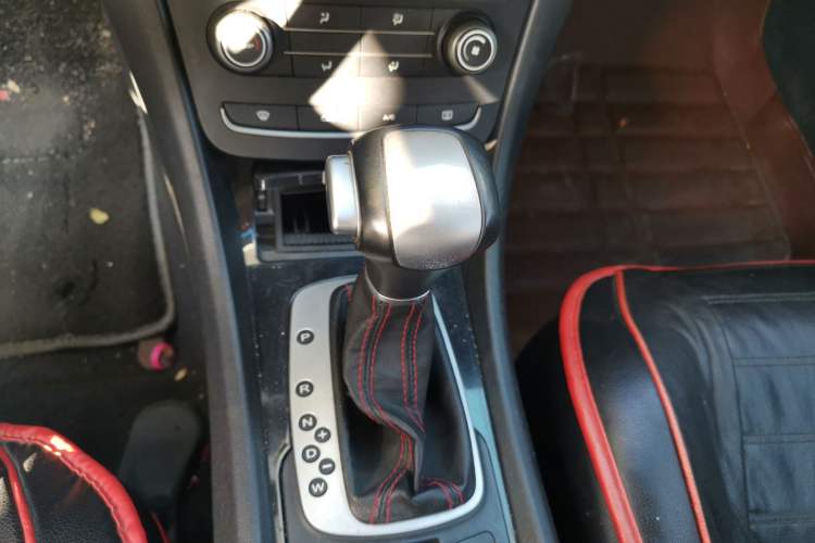 Used MG 6 2014 Hatchback 1.8T Automatic Performance Edition Gear Lever