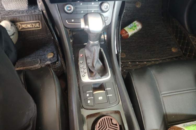 Used MG 6 2014 Hatchback 1.8L Automatic Drive Value Edition Gear Lever