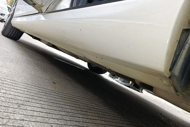 Used MG 6 2014 Hatchback 1.8L Automatic Drive Value Edition Left Side Sill