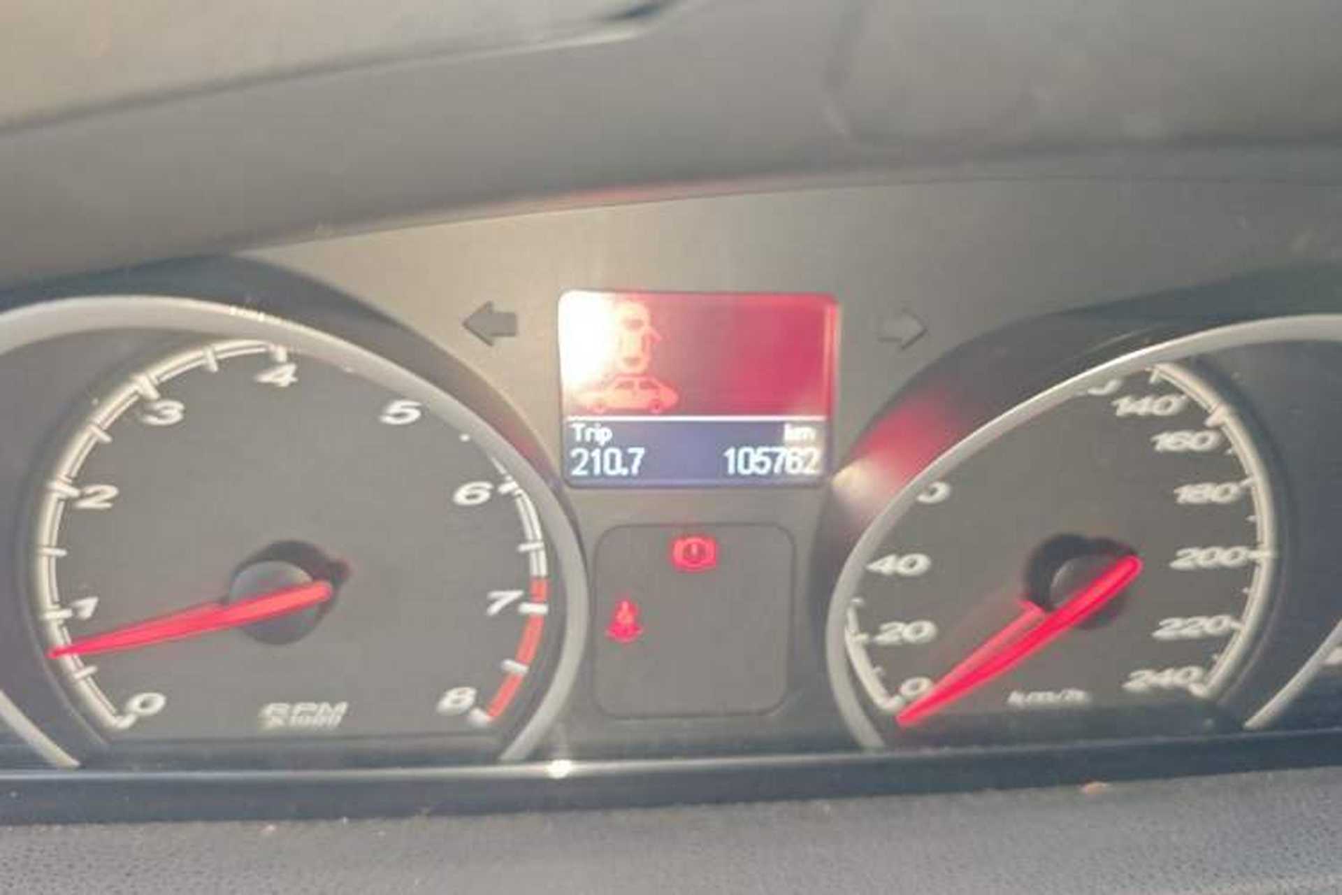 Used MG 6 2014 Hatchback 1.8L Manual Comfort Edition Odometer Close Up