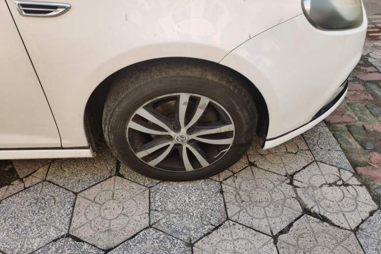 Used MG 6 2014 Hatchback 1.8L Automatic Drive Value Edition Right Front Wheel Hub