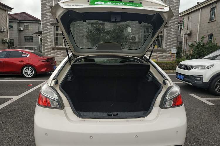 Used MG 6 2014 Hatchback 1.8T Automatic Performance Edition Trunk