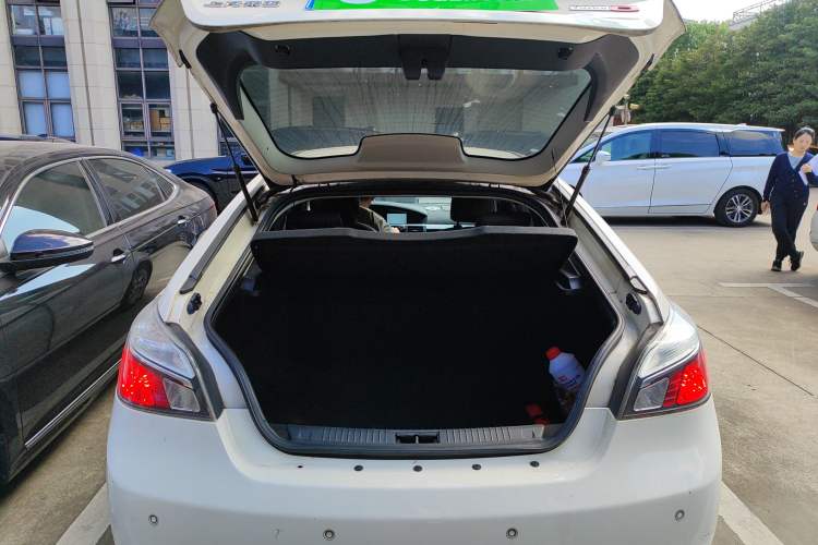 Used MG 6 2014 Hatchback 1.8T Automatic Performance Edition Trunk