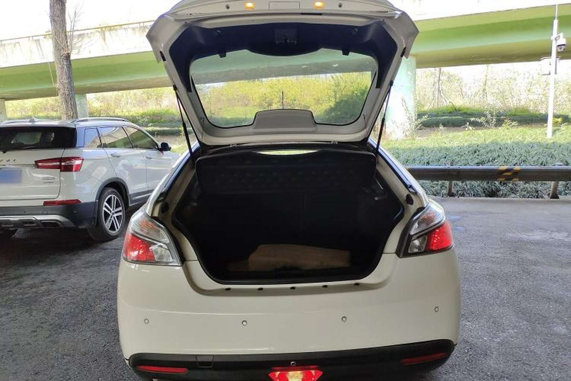 Used MG 6 2014 Hatchback 1.8T Automatic Performance Edition Trunk