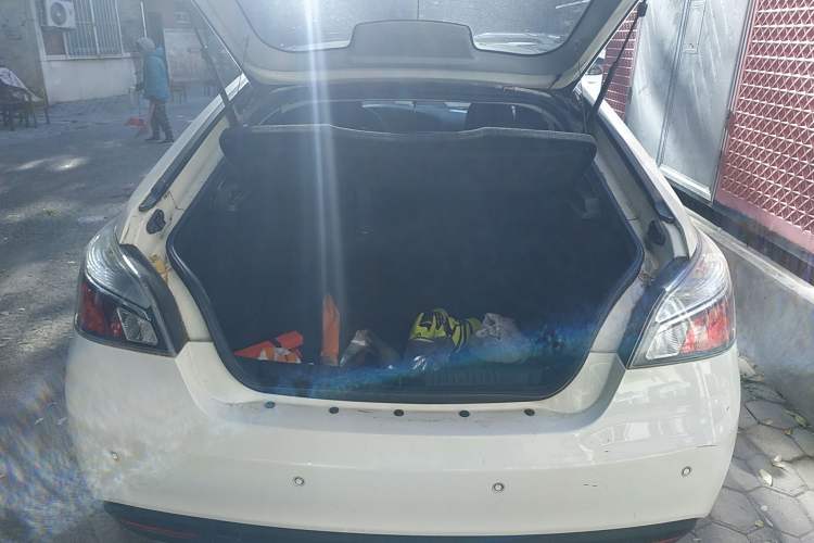 Used MG 6 2014 Hatchback 1.8T Automatic Performance Edition Trunk