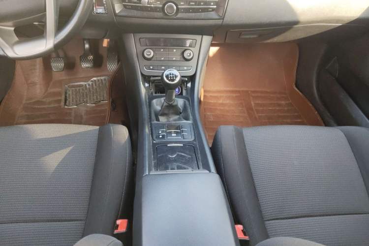 Used MG 6 2014 Hatchback 1.8L Manual Value Edition Gear Lever