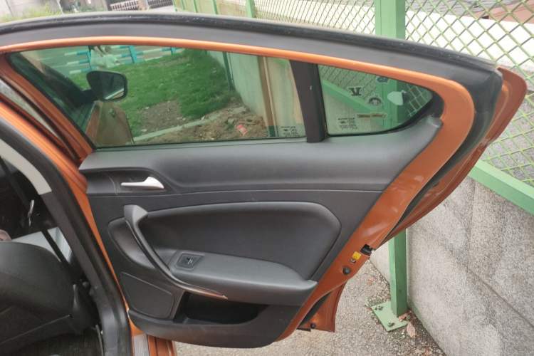Used MG 6 2015 Hatchback 1.8T 90th Anniversary Track Champion Edition Automatic inkaNet Elite Model Interior 6