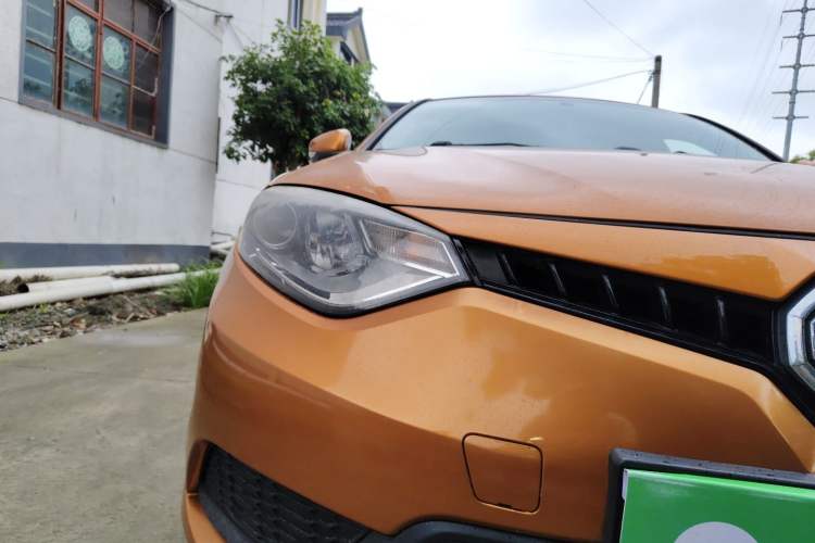 Used MG 6 2015 Hatchback 1.8L 90th Anniversary Track Champion Edition Automatic Comfort Model Right Front Headlight
