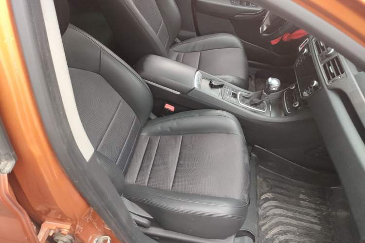 Used MG 6 2015 Hatchback 1.8T 90th Anniversary Track Champion Edition Automatic inkaNet Elite Model Right Front Seat