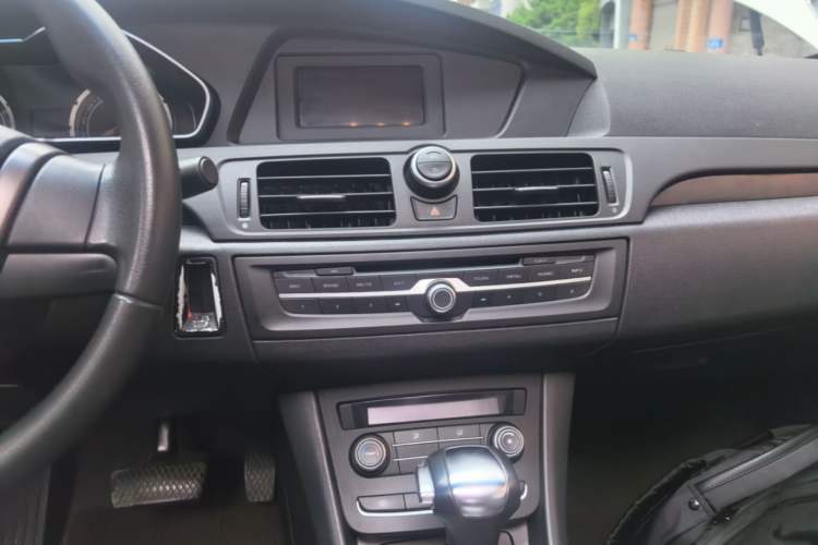 Used MG 6 2015 Hatchback 1.8L 90th Anniversary Track Champion Edition Automatic Comfort Model Audio And AC Panel
