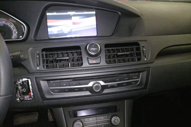 Used MG 6 2015 Hatchback 1.8T 90th Anniversary Track Champion Edition Automatic inkaNet Elite Model Audio And AC Panel