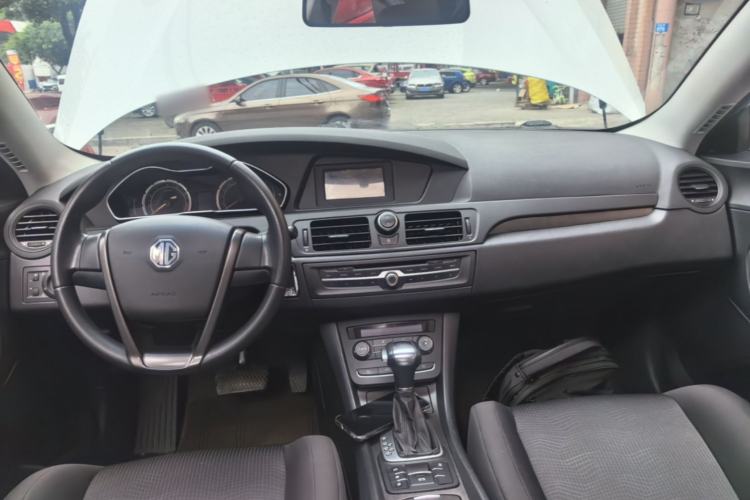 Used MG 6 2015 Hatchback 1.8L 90th Anniversary Track Champion Edition Automatic Comfort Model Center Console