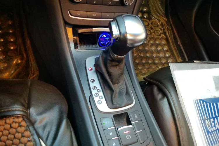 Used MG 6 2015 Hatchback 1.8T 90th Anniversary Track Champion Edition Automatic inkaNet Elite Model Gear Lever