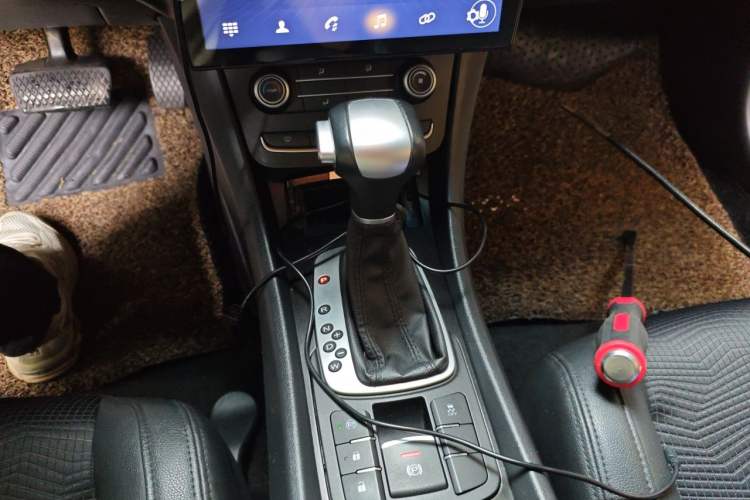 Used MG 6 2015 Hatchback 1.8T 90th Anniversary Track Champion Edition Automatic inkaNet Elite Model Gear Lever