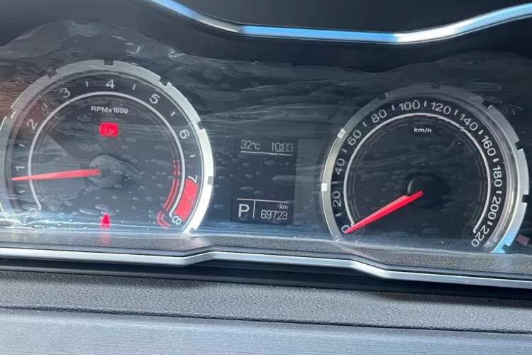 Used MG 6 2015 Hatchback 1.8T 90th Anniversary Track Champion Edition Automatic inkaNet Elite Model Odometer Close Up
