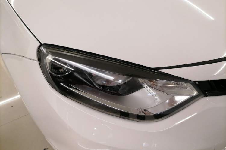 Used MG 6 2015 Hatchback 1.8T 90th Anniversary Track Champion Edition Automatic inkaNet Elite Model Right Front Headlight