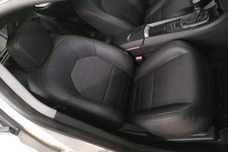 Used MG 6 2015 Hatchback 1.8T 90th Anniversary Track Champion Edition Automatic inkaNet Elite Model Right Front Seat