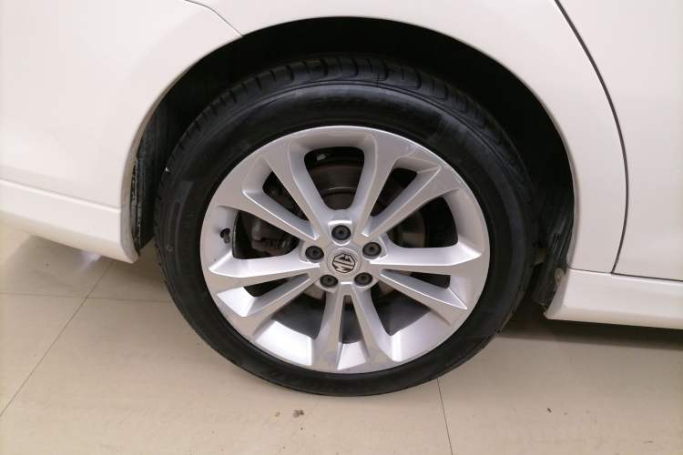 Used MG 6 2015 Hatchback 1.8T 90th Anniversary Track Champion Edition Automatic inkaNet Elite Model Right Rear Wheel Hub