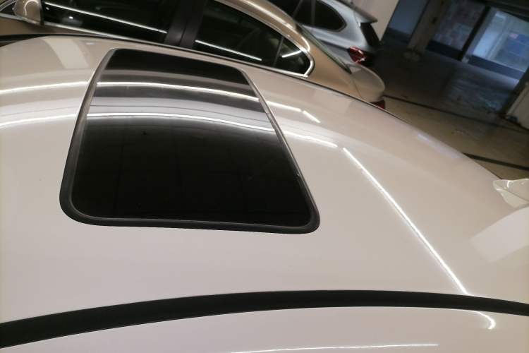 Used MG 6 2015 Hatchback 1.8T 90th Anniversary Track Champion Edition Automatic inkaNet Elite Model Roof