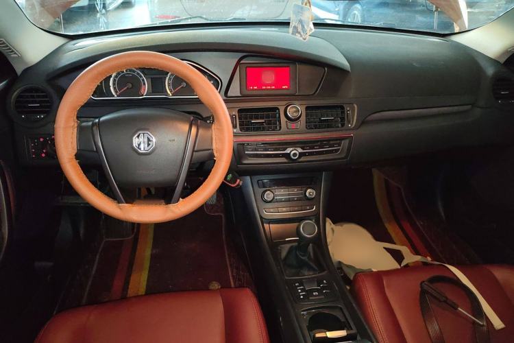 Used MG 6 2015 Hatchback 1.8L 90th Anniversary Track Champion Edition Manual Comfort Model Center Console