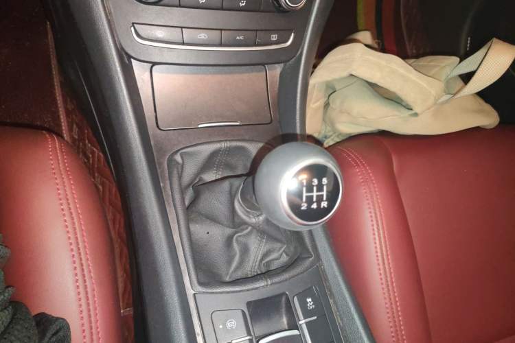 Used MG 6 2015 Hatchback 1.8L 90th Anniversary Track Champion Edition Manual Comfort Model Gear Lever