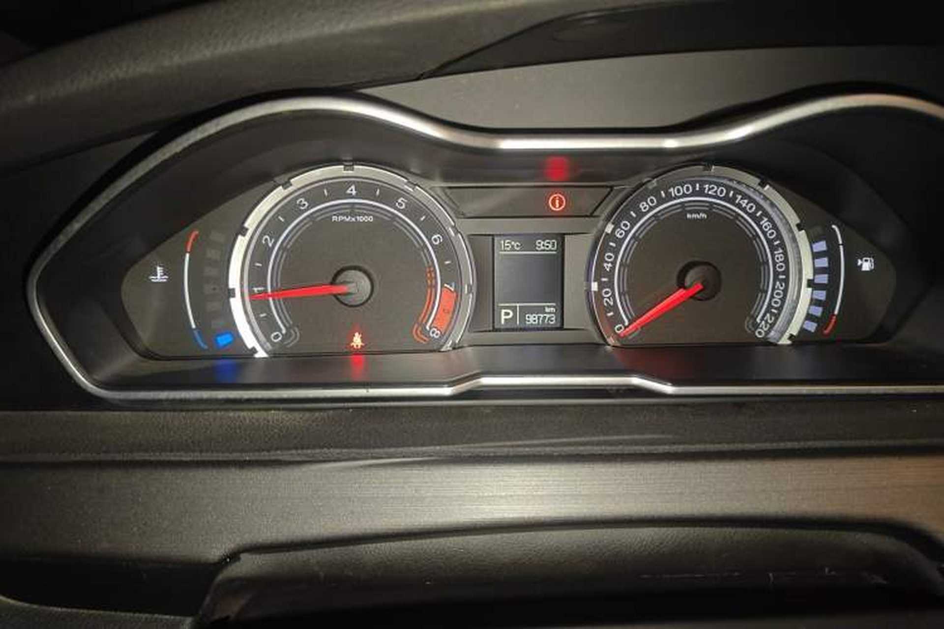 Used MG 6 2015 Hatchback 1.8T 90th Anniversary Track Champion Edition Automatic inkaNet Elite Model Odometer Close Up