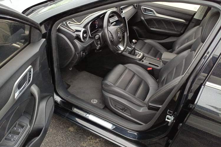 Used MG 6 2017 20T Manual Luxury Smart Connect Version China V Standard Driver Seat