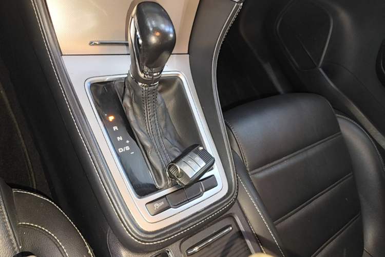 Used MG 6 2017 20T Automatic Luxury Smart Connect Version China V Standard Gear Lever