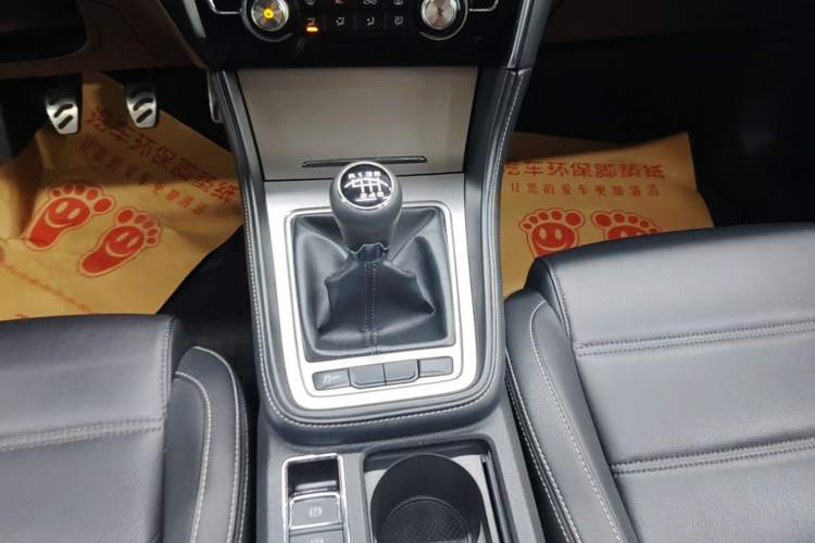 Used MG 6 2017 20T Manual Luxury Smart Connect Version China V Standard Gear Lever