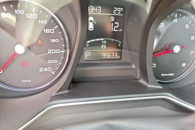 Used MG 6 2017 20T Automatic Luxury Smart Connect Version China V Standard Odometer Close Up
