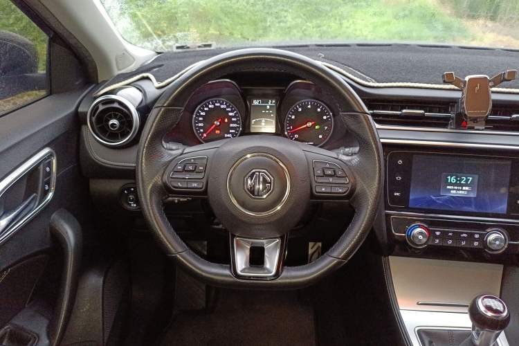 Used MG 6 2017 20T Manual Luxury Smart Connect Version China V Standard Steering Wheel
