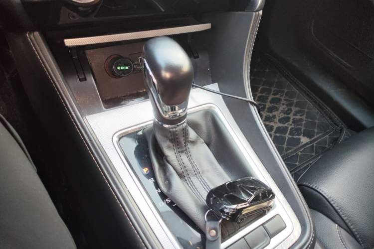 Used MG 6 2017 20T Automatic Luxury Smart Connect Version China V Standard Gear Lever