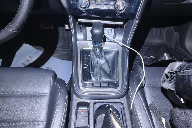Used MG 6 2017 20T Automatic Luxury Smart Connect Version China V Standard Gear Lever