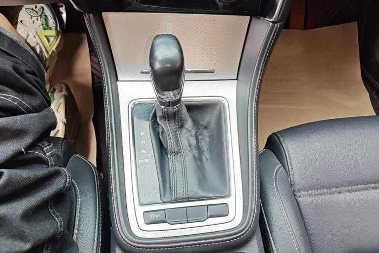 Used MG 6 2017 20T Automatic Luxury Smart Connect Version China V Standard Gear Lever